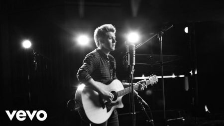 Niall Horan – This town