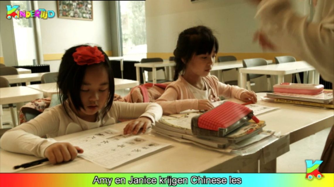 Kindertijd – Amy En Janice Krijgen Chinese Les