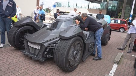 Enzo Knol – Ik Kom De Auto Van Batman Tegen!! ? – Vlog #2158