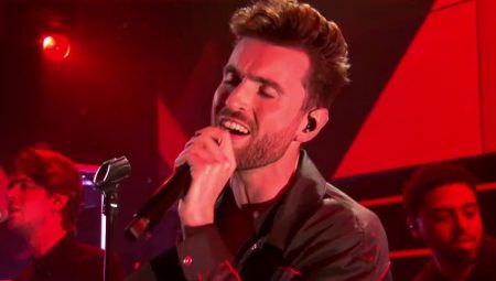 Duncan Laurence – ‘Love Don’t Hate It’ (Live)