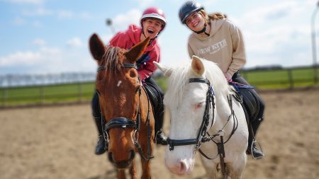 UberQuin – Ik Ging Voor Het eerst Paardrijden! 😱