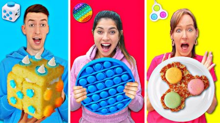 Celine & Michiel – Fidget Toys Voedsel Vorm Challenge!! Pop It, Simple Dimple & Fidget Cube!! #304